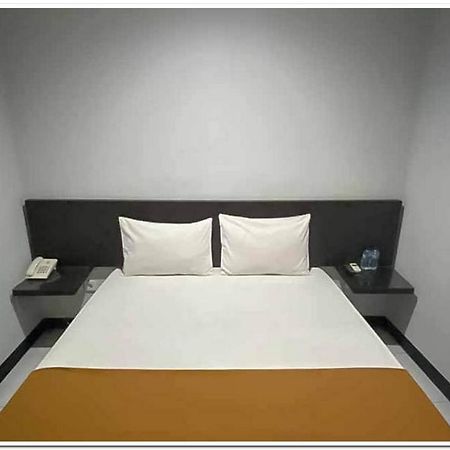 Losmen Family Syariah Bypass Juanda Mitra Reddoorz Brebek Exterior photo
