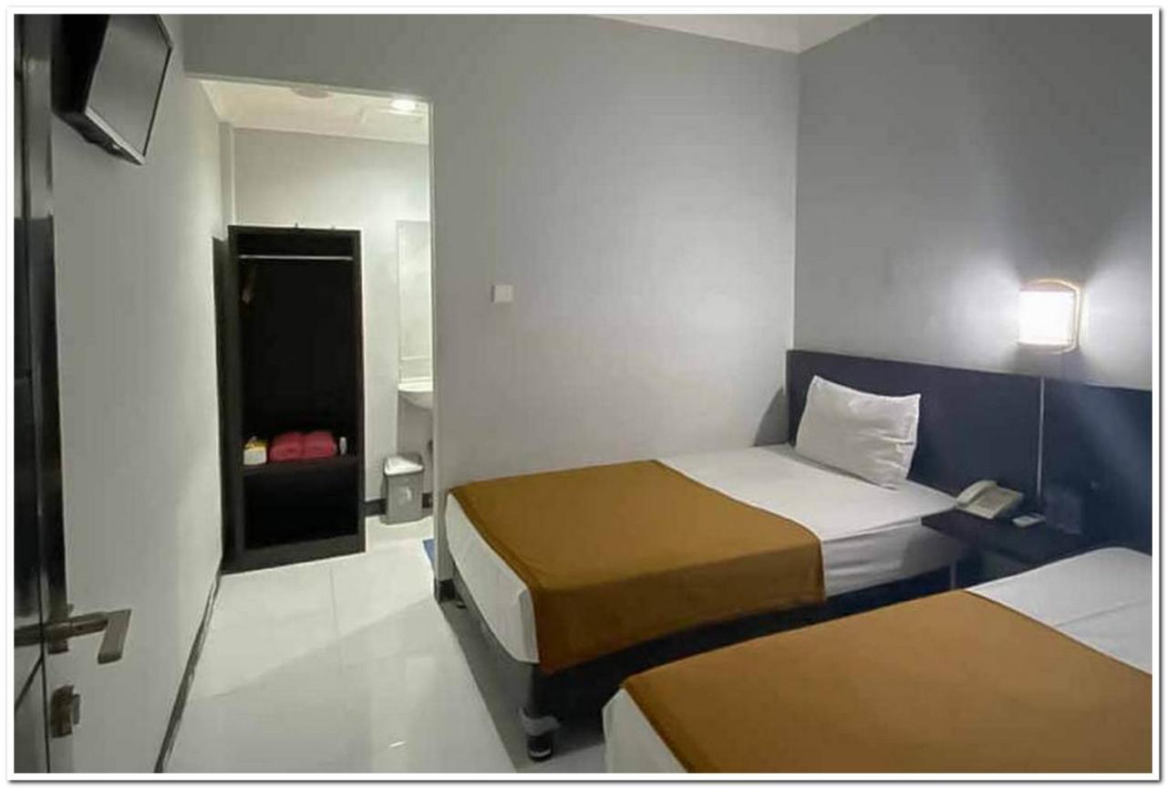 Losmen Family Syariah Bypass Juanda Mitra Reddoorz Brebek Exterior photo