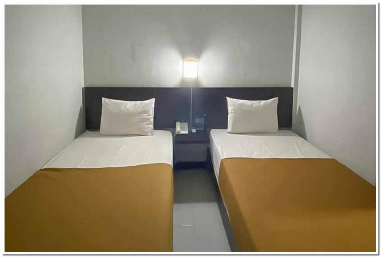 Losmen Family Syariah Bypass Juanda Mitra Reddoorz Brebek Exterior photo