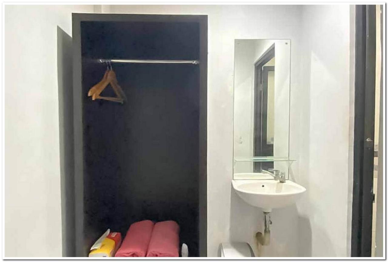 Losmen Family Syariah Bypass Juanda Mitra Reddoorz Brebek Exterior photo