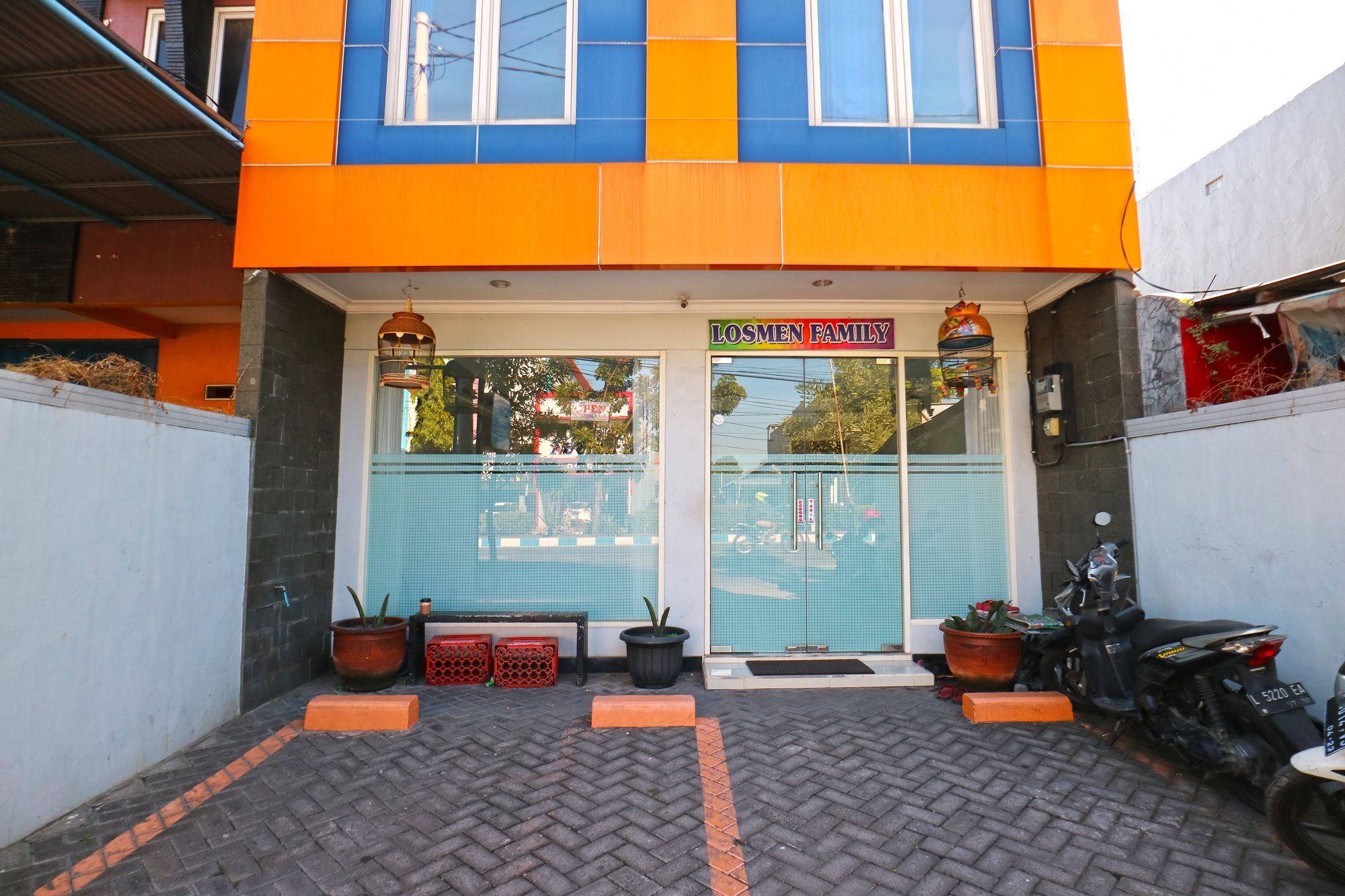Losmen Family Syariah Bypass Juanda Mitra Reddoorz Brebek Exterior photo
